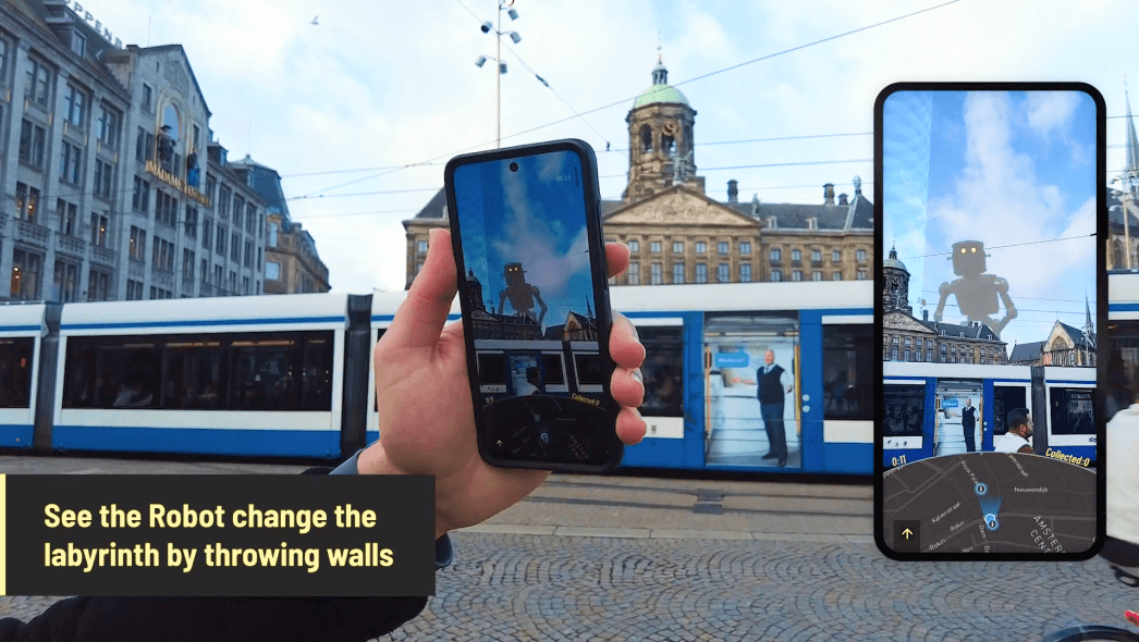 Robot muncul di belakang bangunan di kota melalui layar ponsel dalam augmented reality