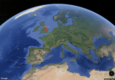 تكبير Google UK "صورة متحركة تعرض تكبيرًا يدويًا لموقع Google UK الإلكتروني.