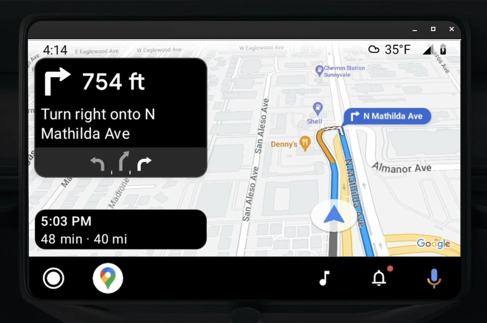 একটি ইন-ড্যাশ হেড ইউনিট যা Android Auto-এর সাথে পালাক্রমে নির্দেশিকা প্রদর্শন করে।