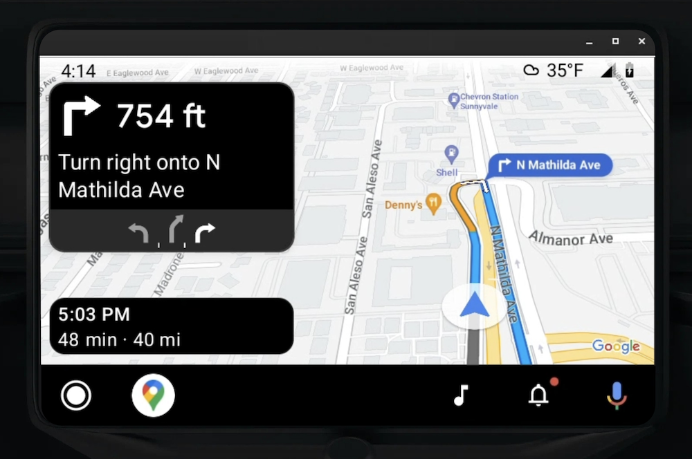 Android Auto によるターンバイターン方式の案内を表示するダッシュボード内ヘッドユニット。