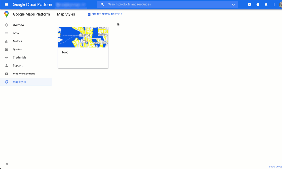 En la página Diseño de mapa (Map Styles), se hace clic en Create New Map Style. En la página New Map Style, se hace clic en el botón de selección Mapa de Google Maps (Google Map). Se hace clic en el botón de selección Atlas para mostrar el diseño correspondiente y, luego, en Open in Style Editor. En el Editor de diseño, se hace clic en la función Lugares de interés (Points of interest), se selecciona el elemento Ícono (Icon) y se establece el color en rojo. Luego, se selecciona la casilla de verificación Densidad del lugar de interés (POI Density) y se mueve el control deslizante hacia la derecha para establecer la máxima densidad. A medida que se aumenta la densidad, aparecen más marcadores rojos en la vista previa del mapa. Luego, se hace clic en el botón Guardar (Save).