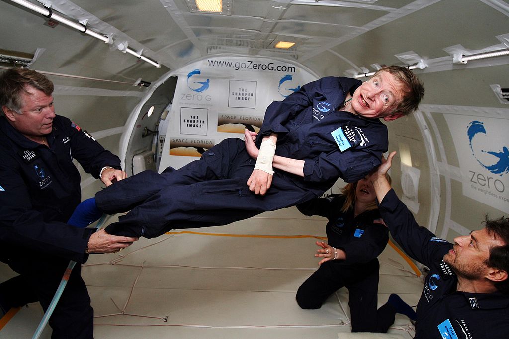 Fizyk Stephen Hawking w zerowej grawitacji z NASA