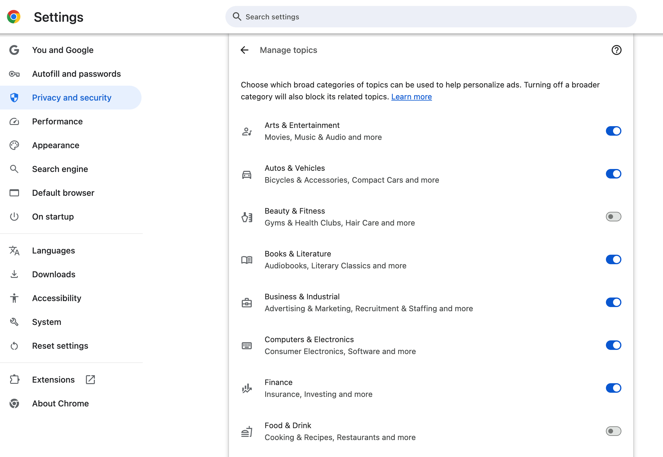 Interfejs Topics API: przykład interfejsu aktywnego blokowania tematów.