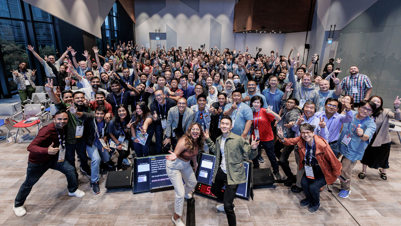 صورة جماعية لخبراء المنتجات في مؤتمر سنغافورة