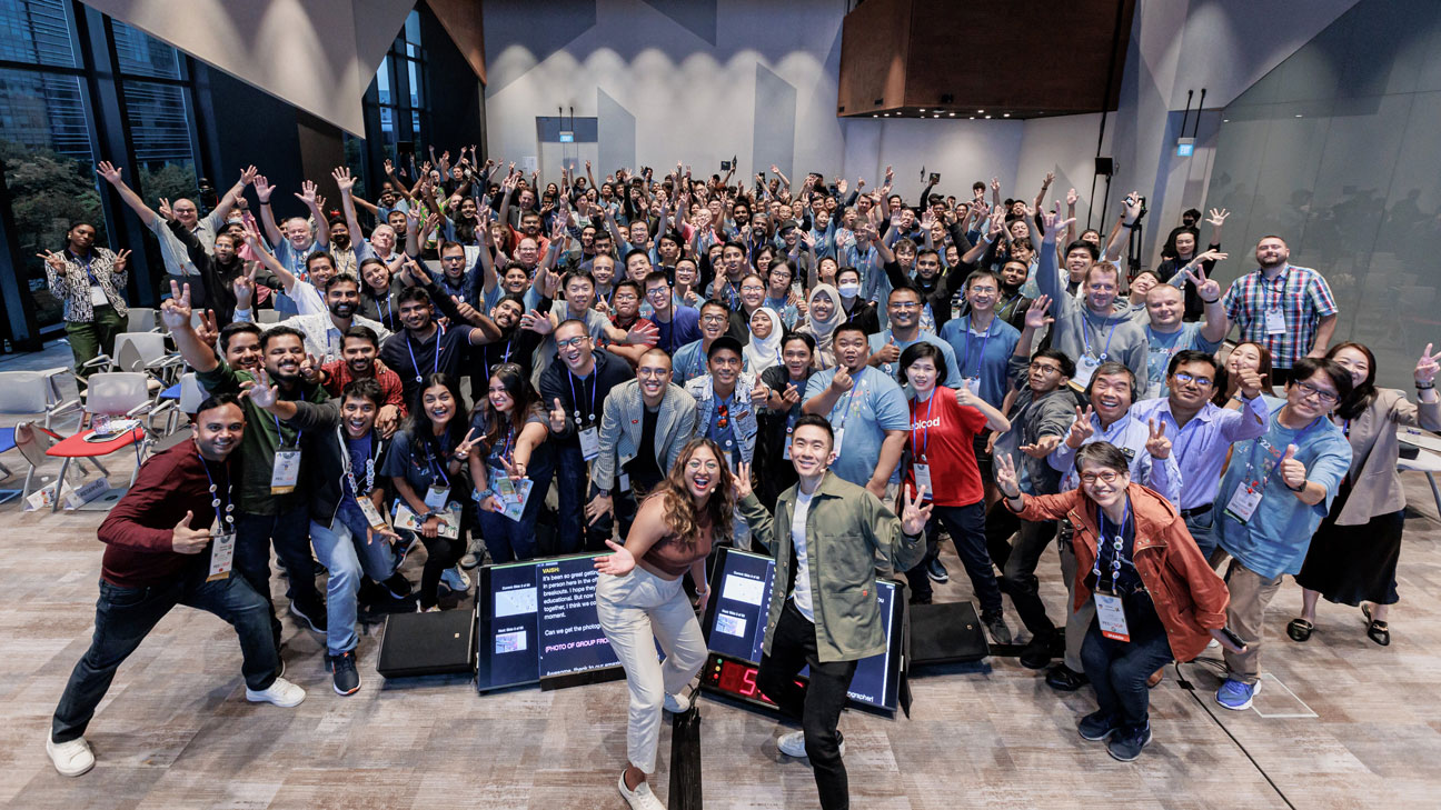 Produktexperten-Gruppenfoto bei der Konferenz in Singapur