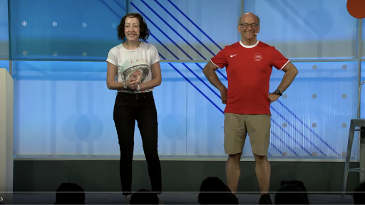 Mariya Moeva y John Mueller en el escenario de Google I/O